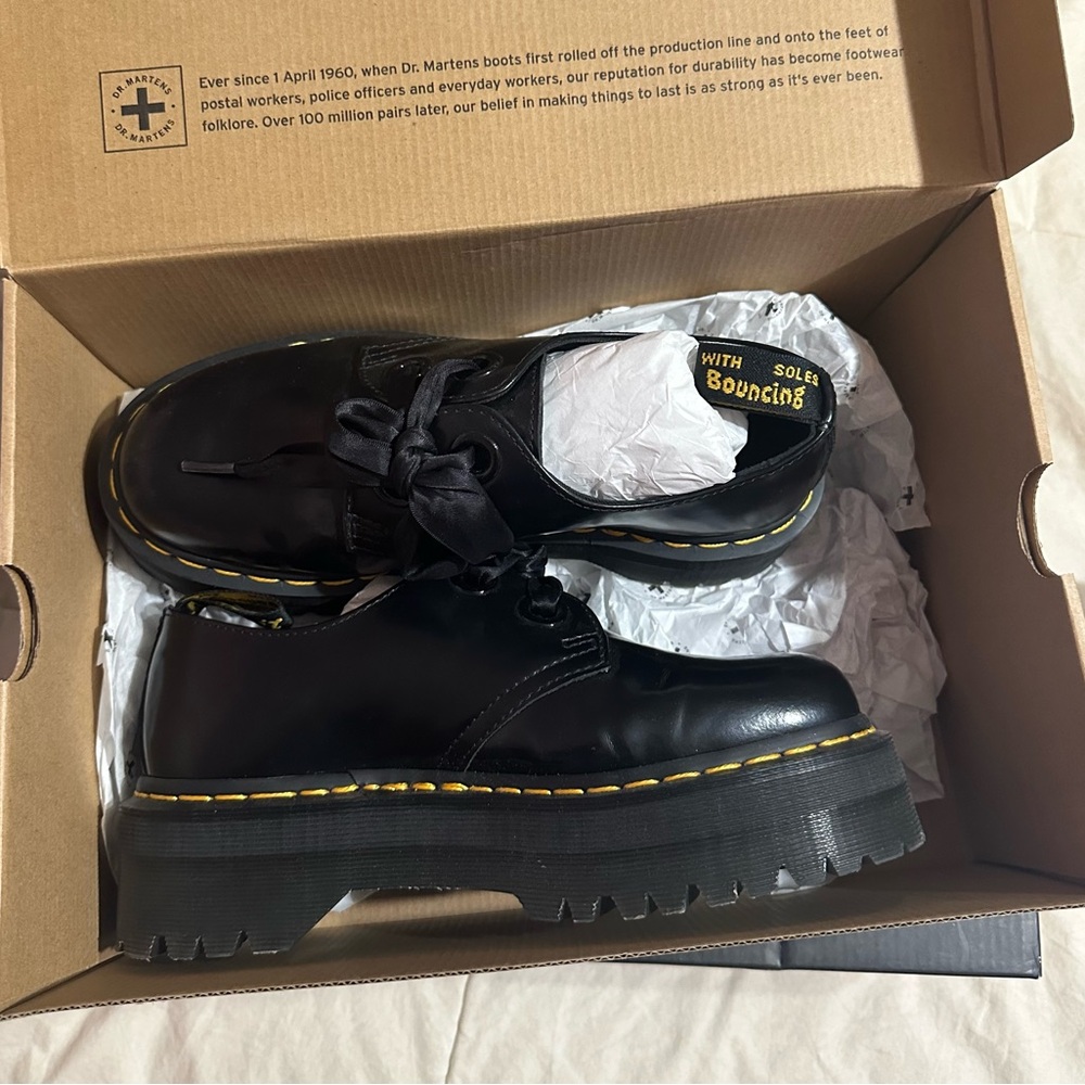 Dr. Martens Holly Oxford size 7 nwt